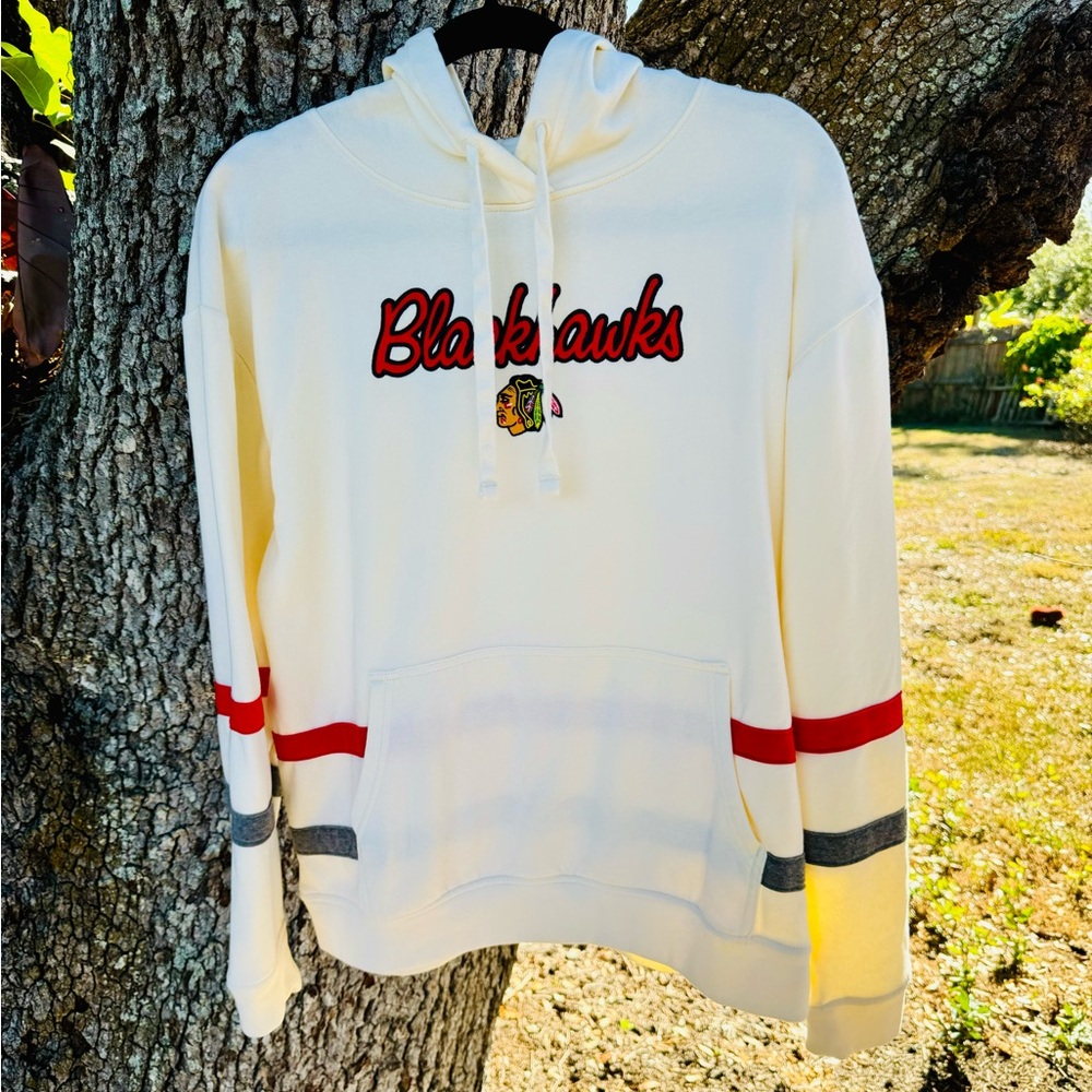 NHL-Chicago Blackhawks Cream hoodie with embroidered logo.Like New.Size Large